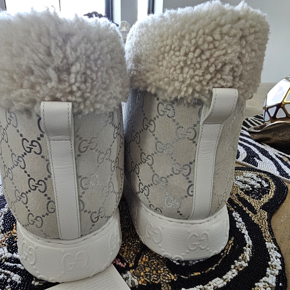 Gucci Women's Beige Shearling Winter Boots - Picture 5 of 7
